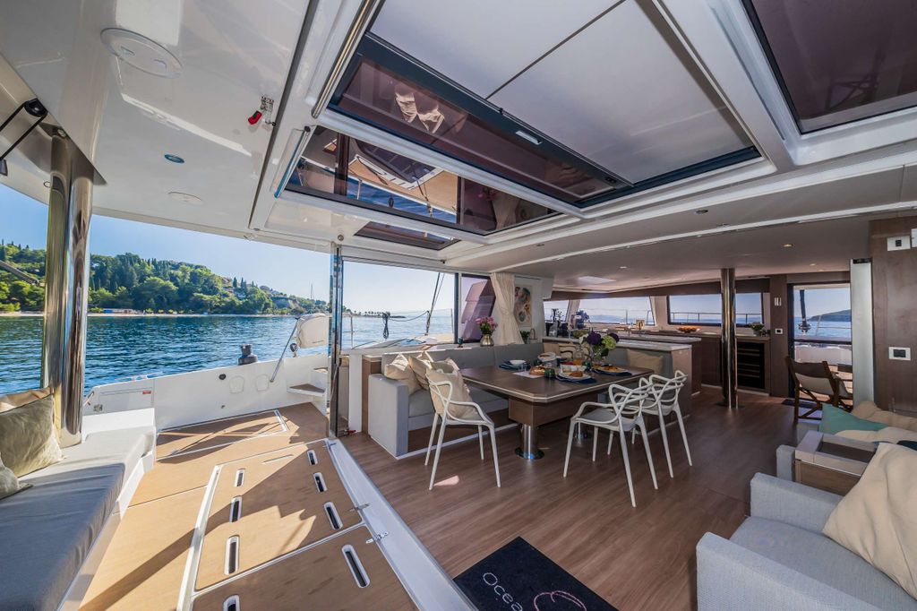 OCEAN LOUNGE - Boat Images