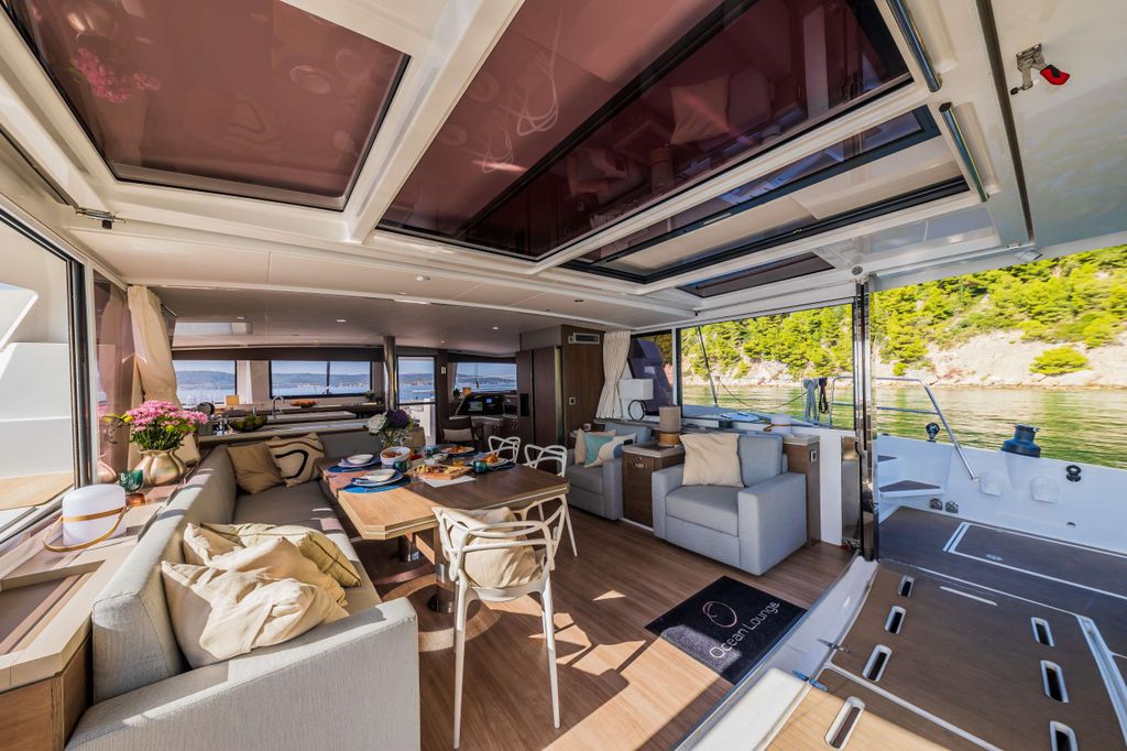 OCEAN LOUNGE - Boat Images
