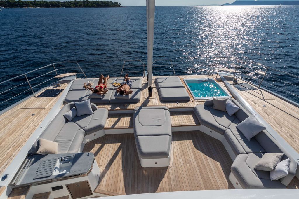 SERENISSIMA III - Boat Images