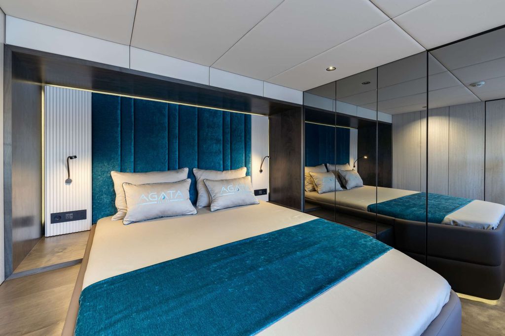 AGATA BLU - Boat Images