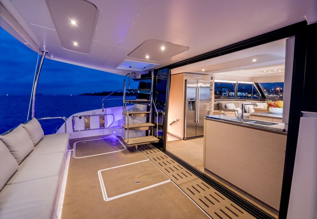 ENDLESS BEAUTY - Boat Images