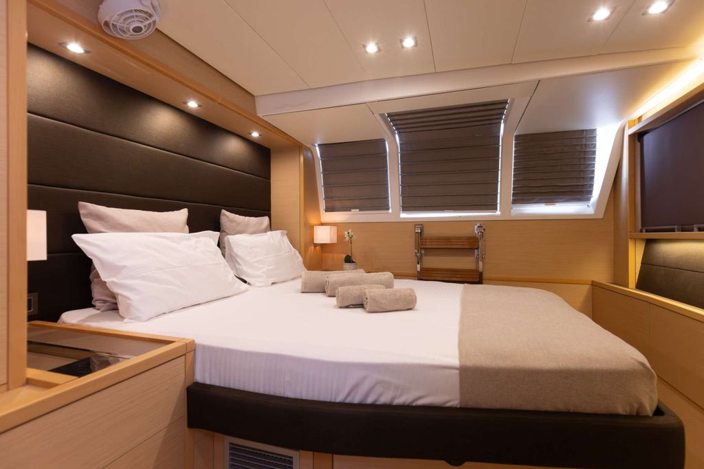 Pearly Gates - Boat Images