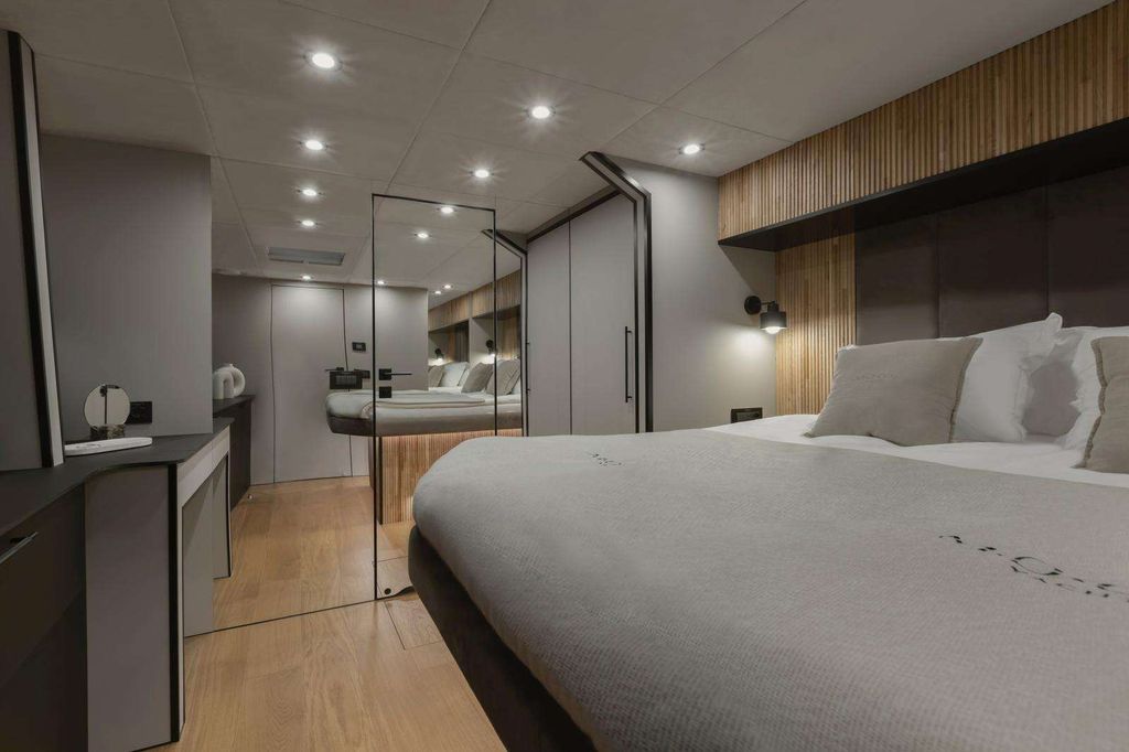 Moonlight - Boat Images