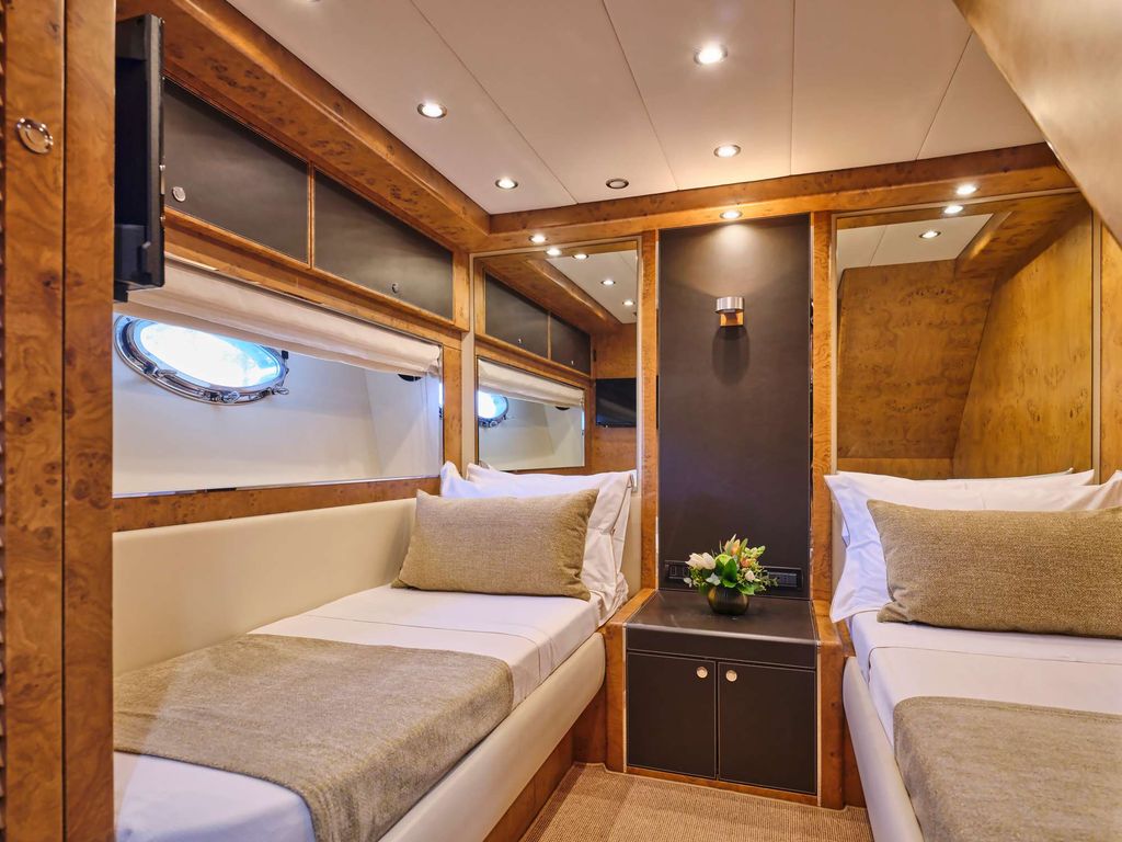 ANLIA - Boat Images
