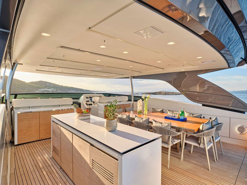 GOLDEN YACHT - Boat Images