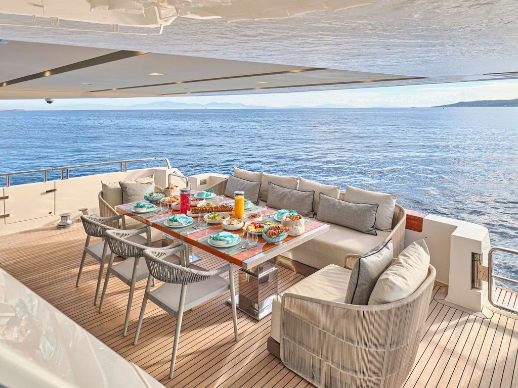 GOLDEN YACHT - Boat Images
