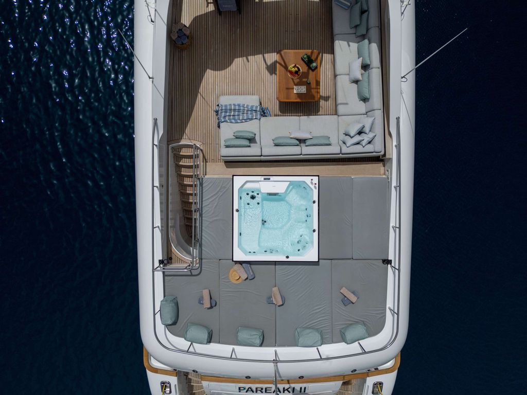 PAREAKI II - Boat Images