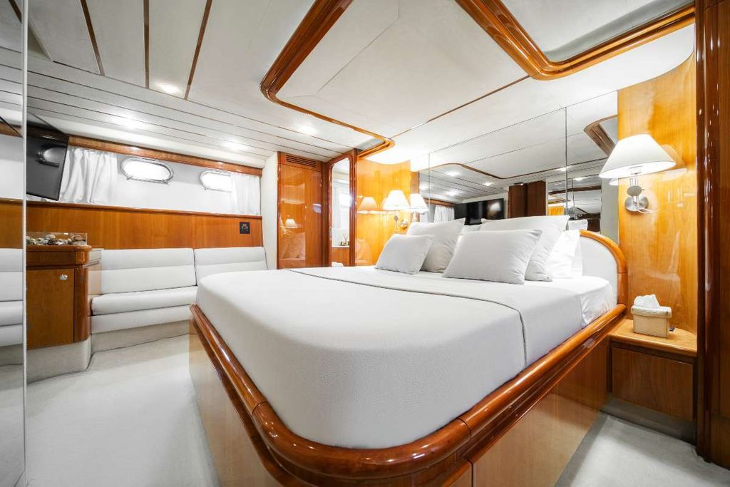 SIMPLY BRILLIANT - Boat Images