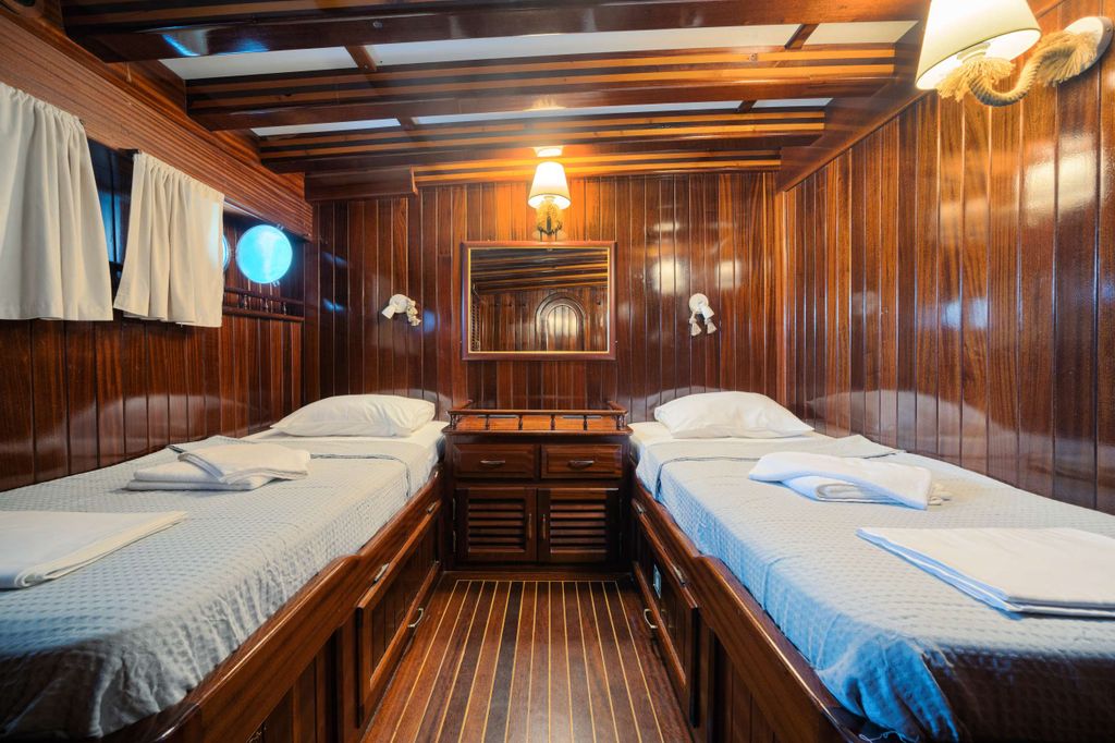 THALASSA - Boat Images