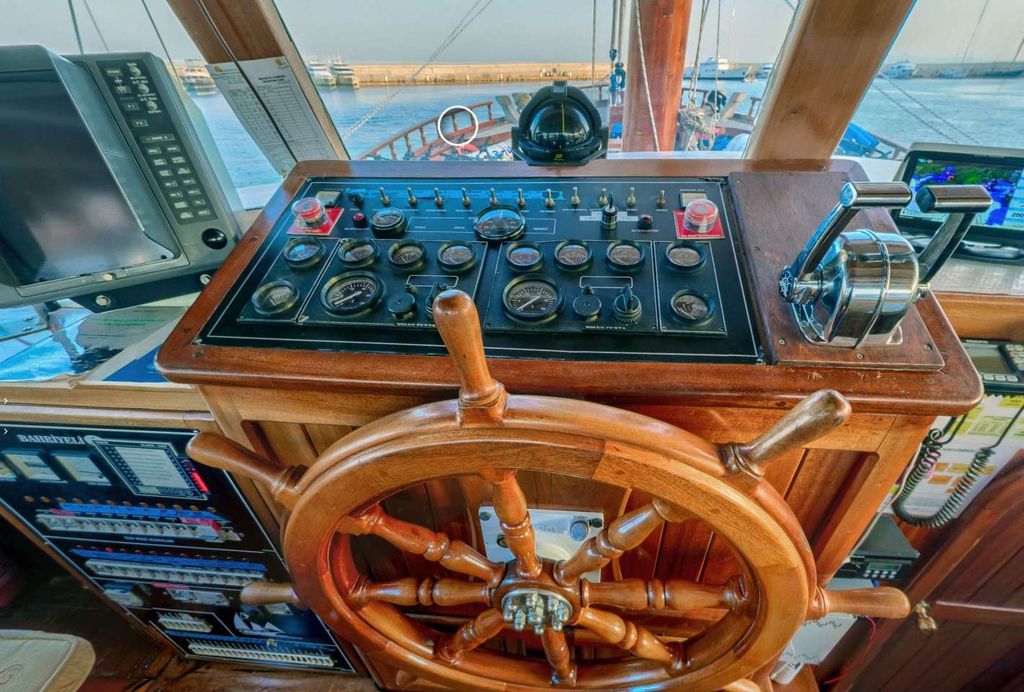 THALASSA - Boat Images