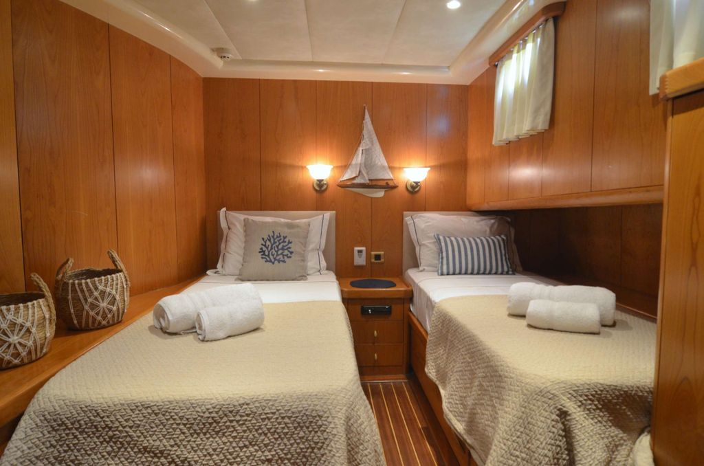 Aegean Schatz - Boat Images