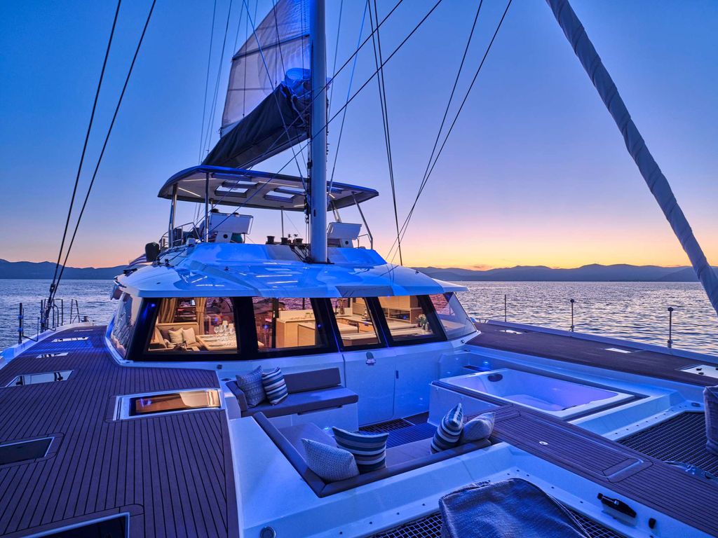 SUNMOON - Boat Images