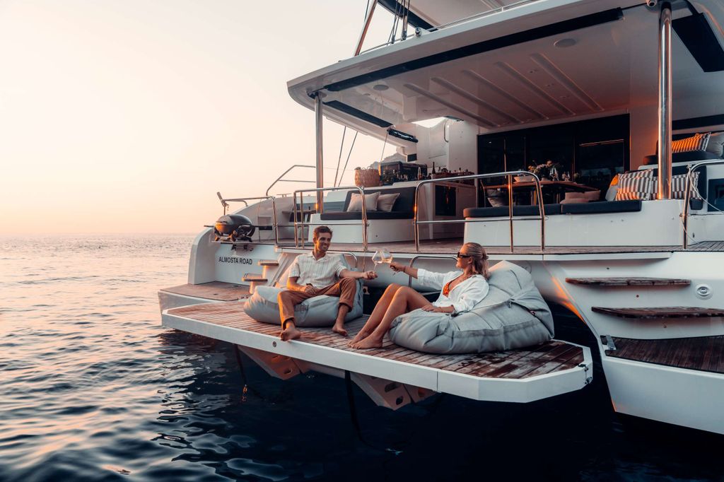 ALMOSTA ROAD - Boat Images