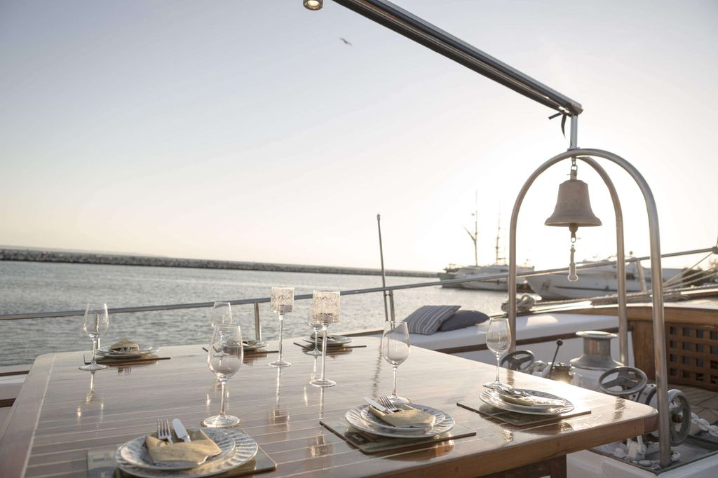 COSMOS - Boat Images