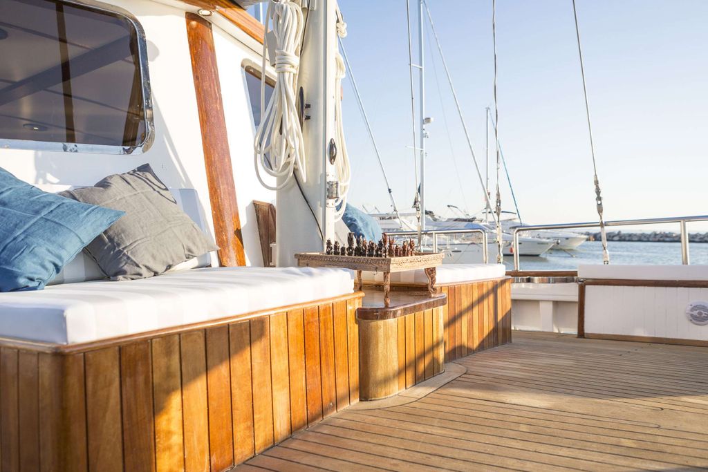 COSMOS - Boat Images