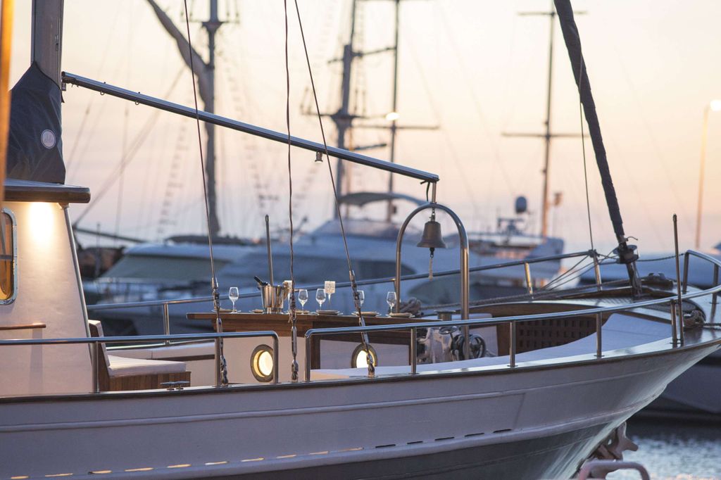COSMOS - Boat Images