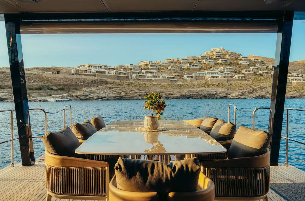 Honeymoon - Boat Images