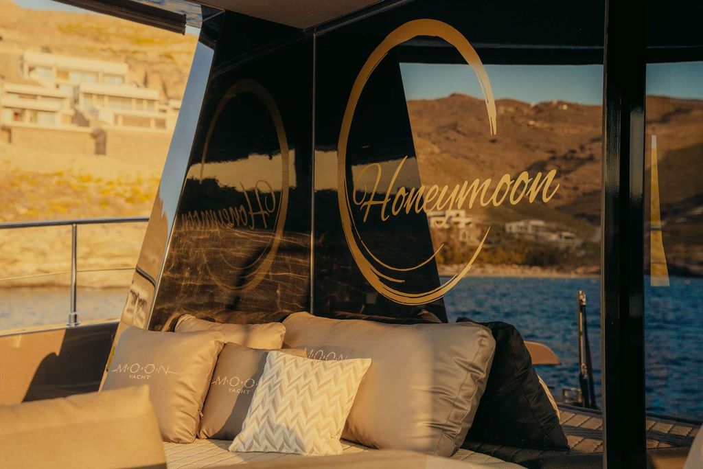 Honeymoon - Boat Images