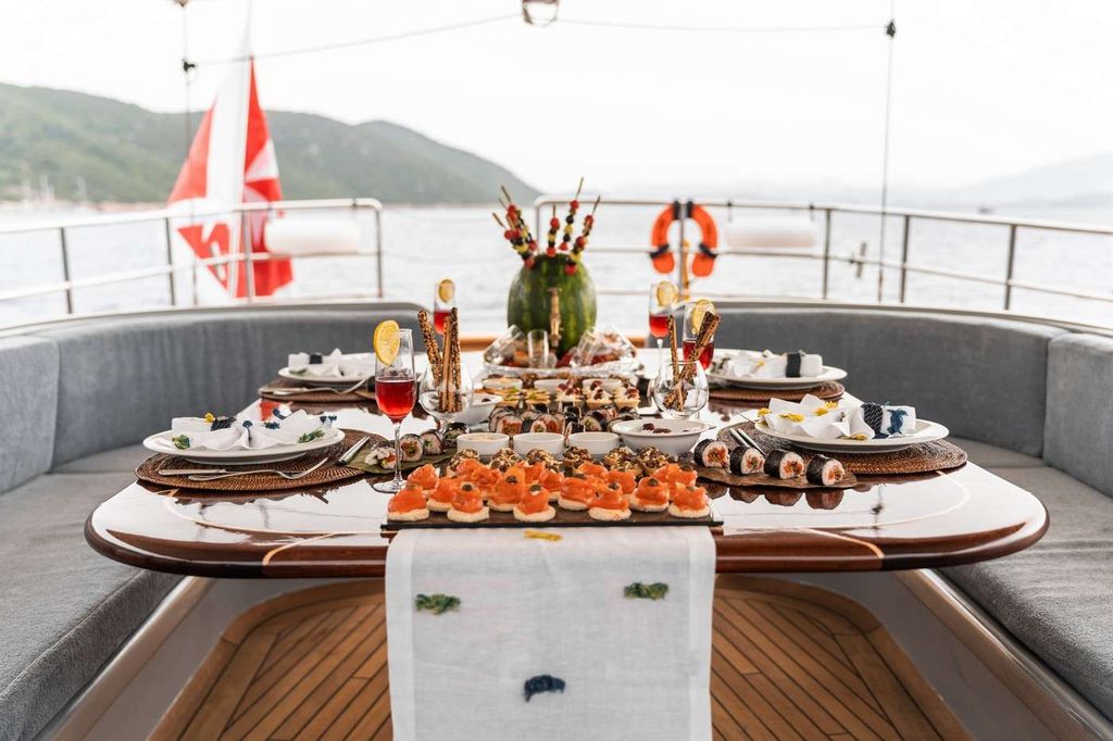 LE PIETRE - Boat Images