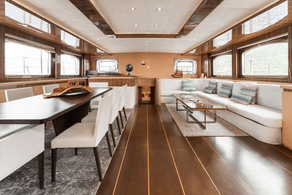 LE PIETRE - Boat Images