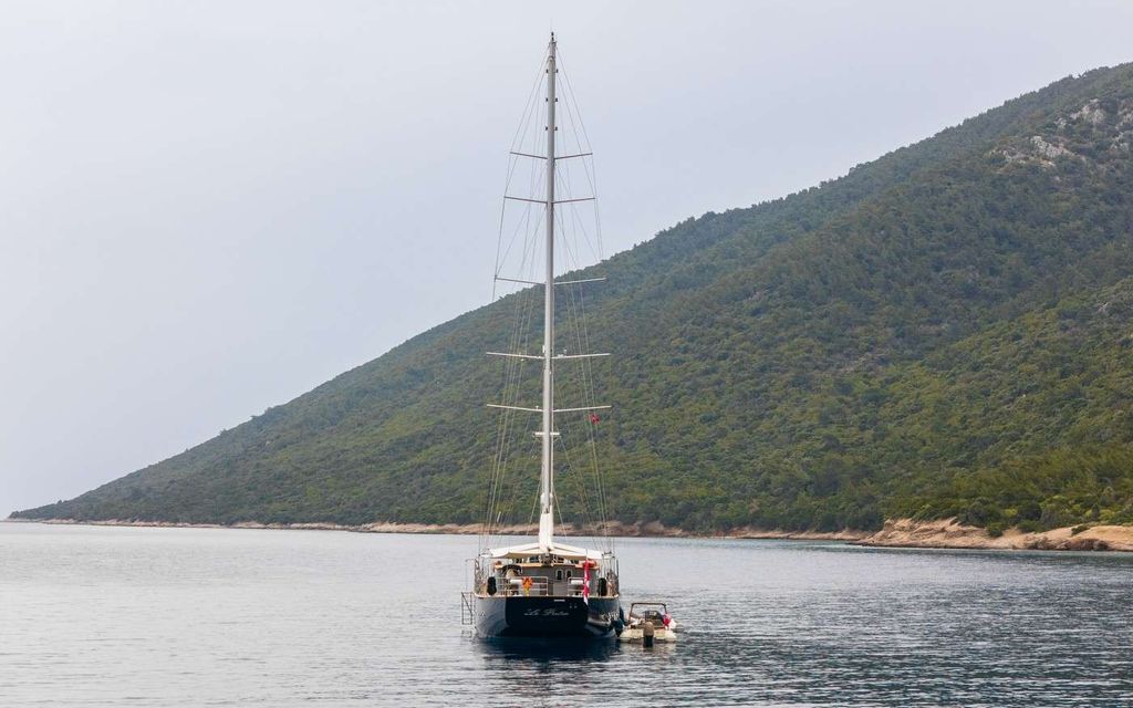LE PIETRE - Boat Images