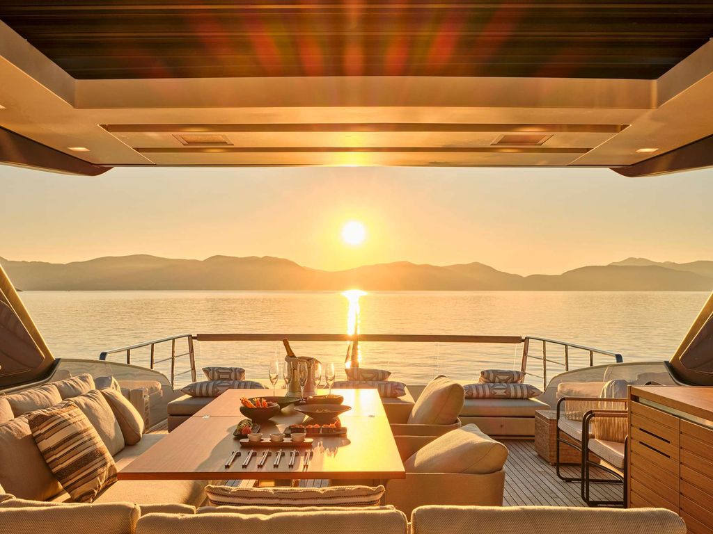 AKASTI - Boat Images