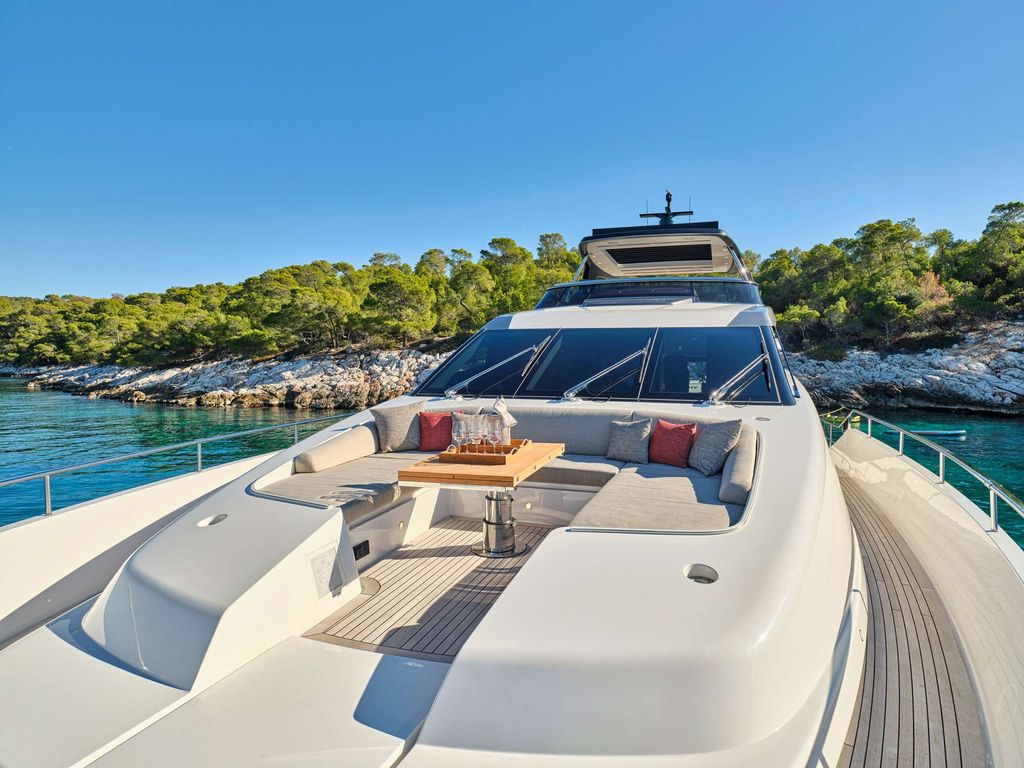 AKASTI - Boat Images