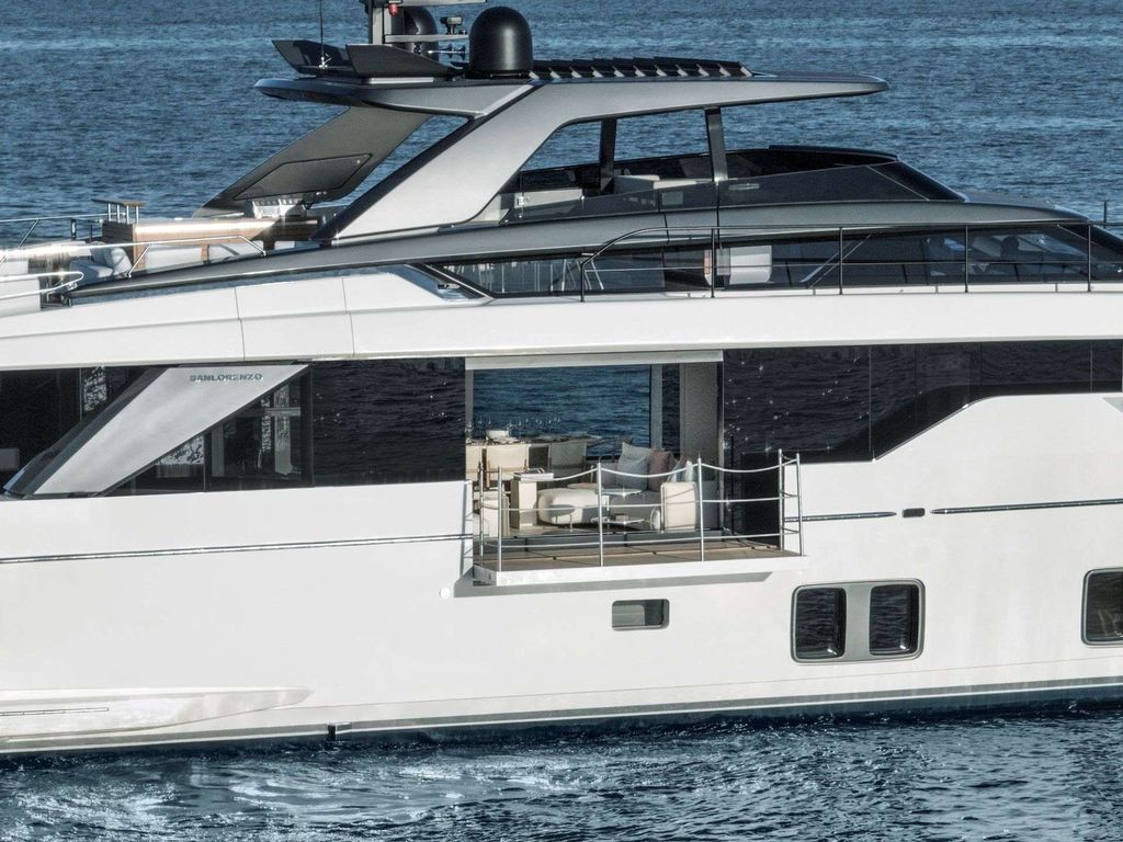 MARY - Boat Images