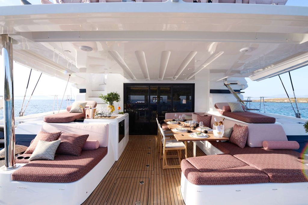 DREAM - Boat Images