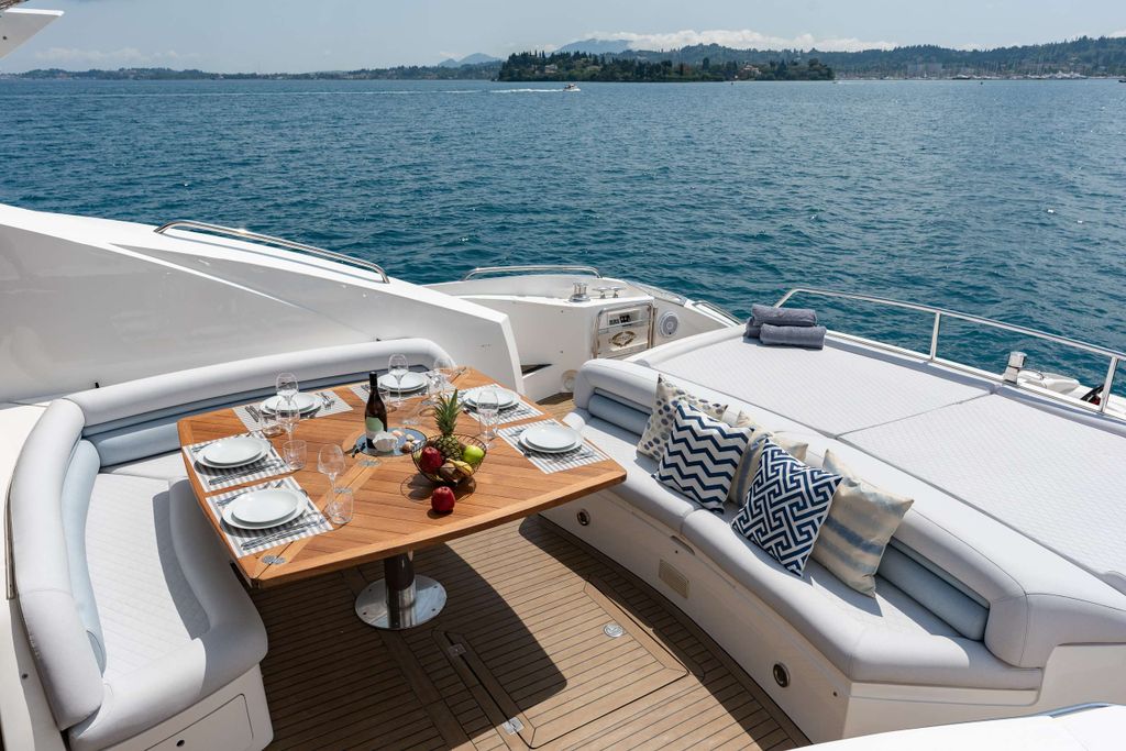 PHOENIX - Boat Images