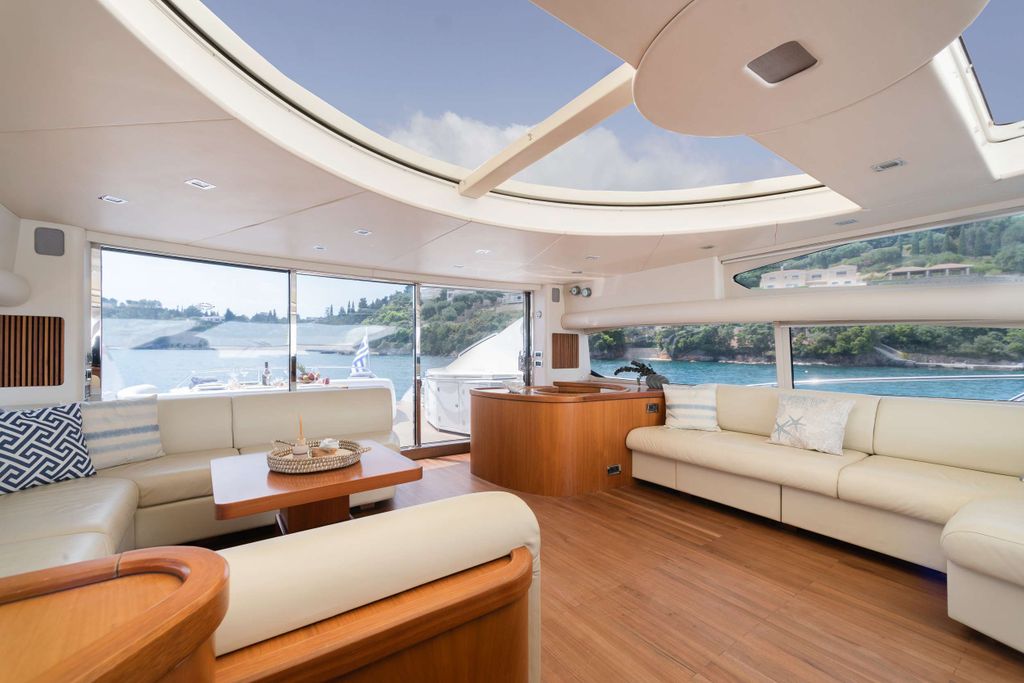 PHOENIX - Boat Images