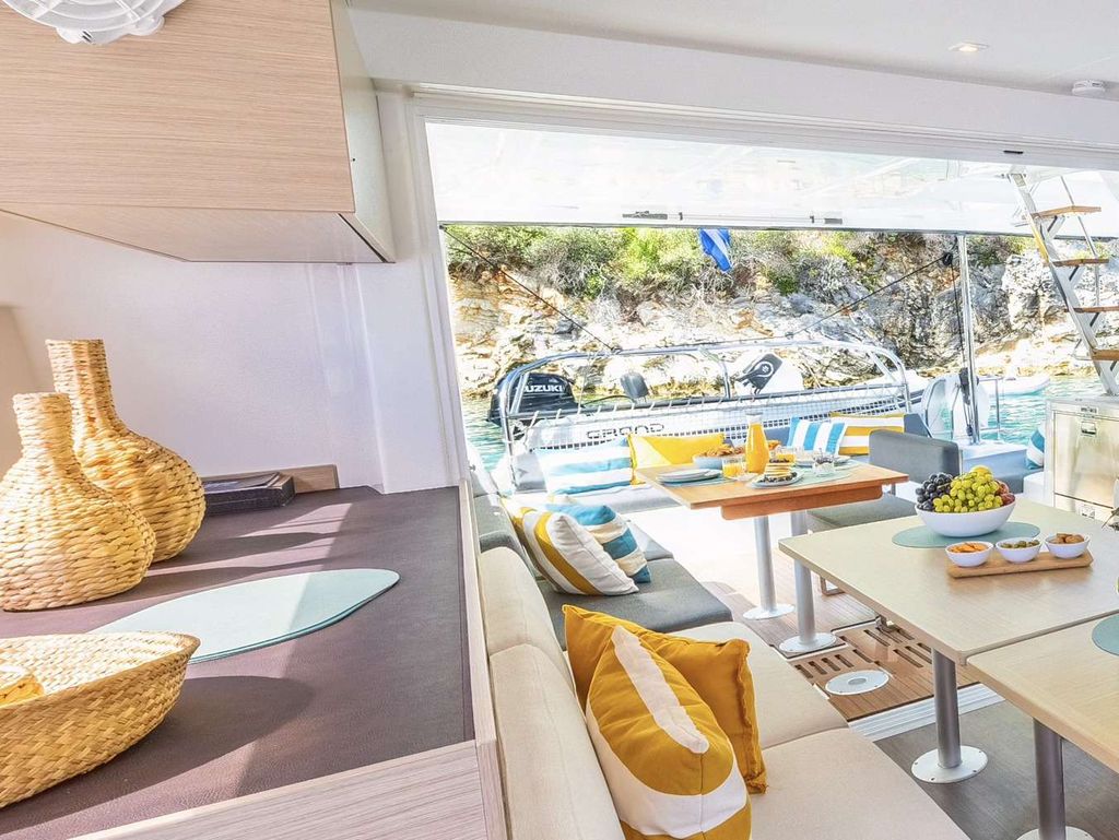 SOLANA - Boat Images