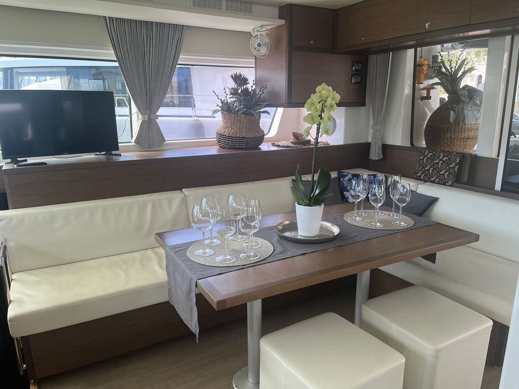 Blue Velvet – Lagoon 52F - Boat Images