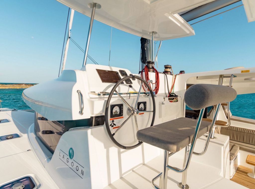 Queen Annezia – Lagoon 42 - Boat Images