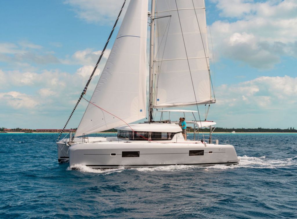 Queen Annezia – Lagoon 42