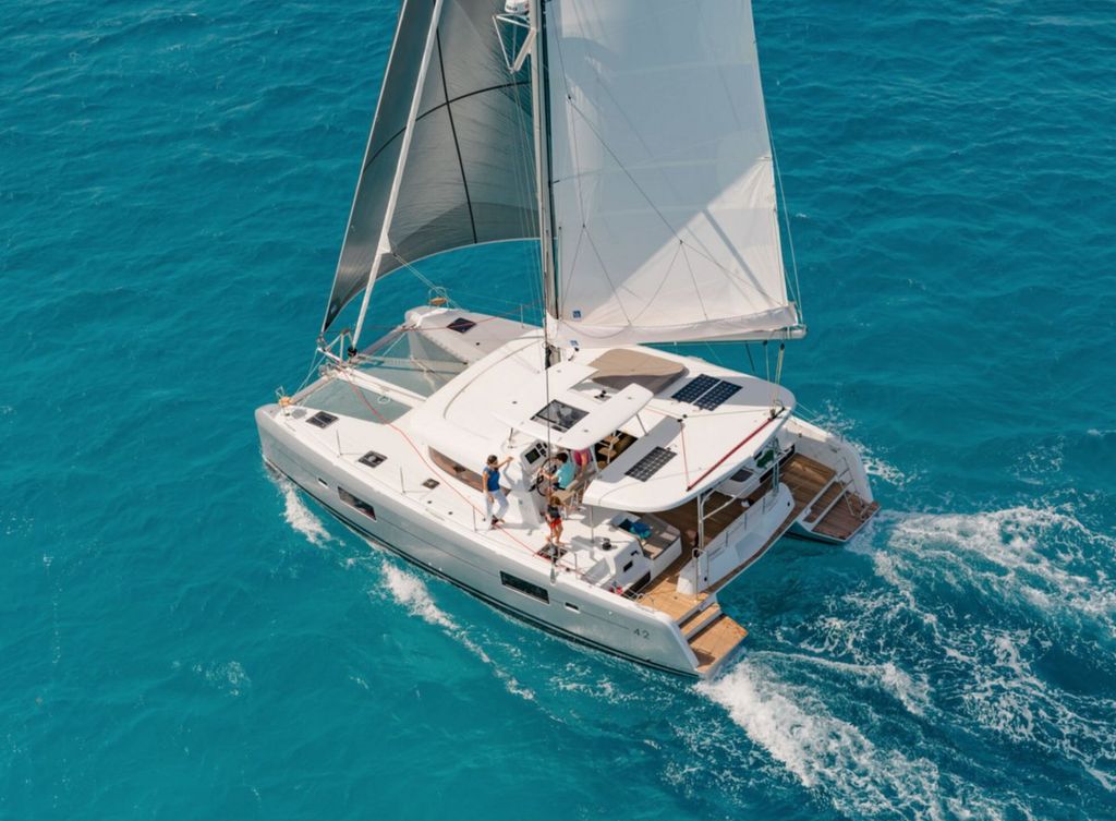 Queen Annezia – Lagoon 42 - Boat Images