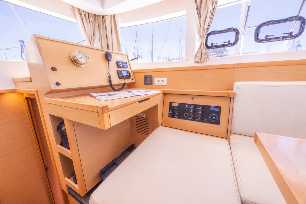 Deep Blue – Lagoon 39 - Boat Images