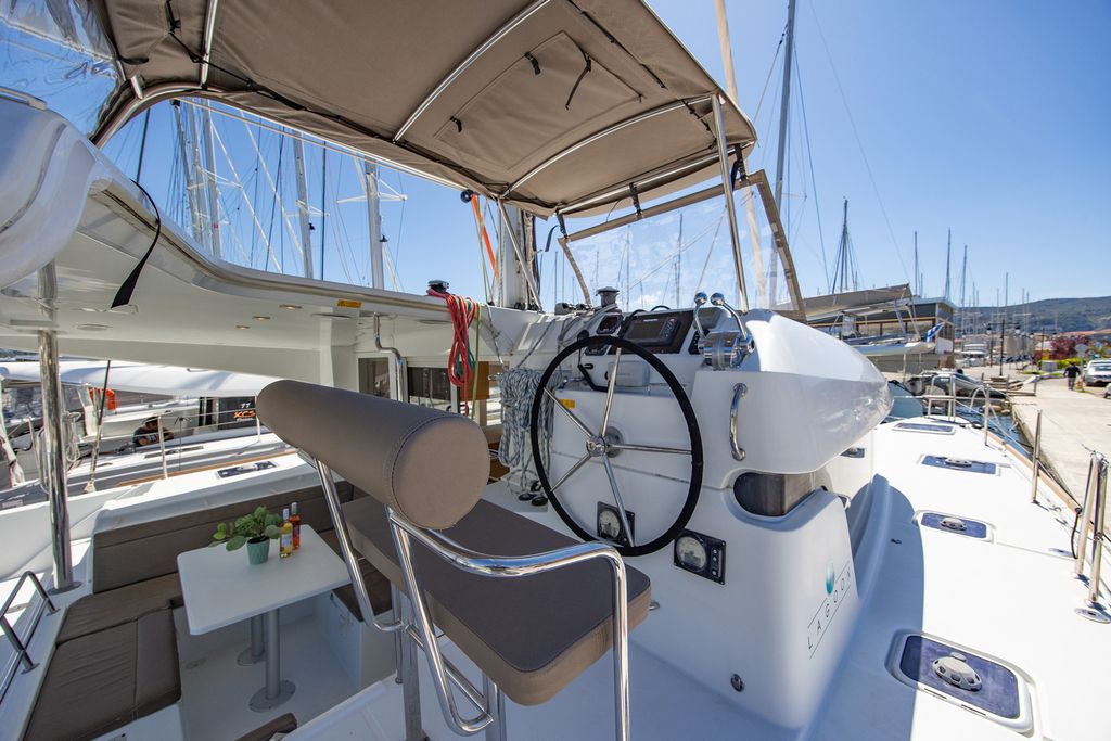 Deep Blue – Lagoon 39 - Boat Images
