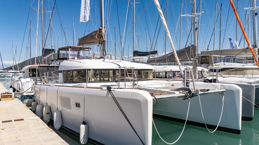 Deep Blue – Lagoon 39