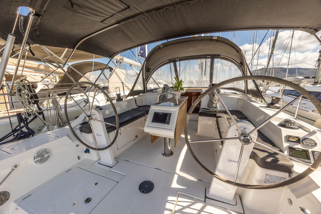 Arian – Bavaria C42 - Boat Images