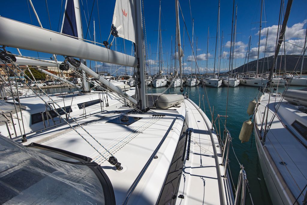 Arian – Bavaria C42 - Boat Images