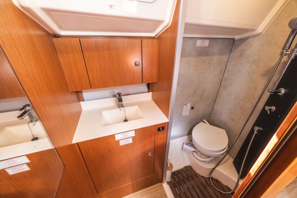 Arian – Bavaria C42 - Boat Images