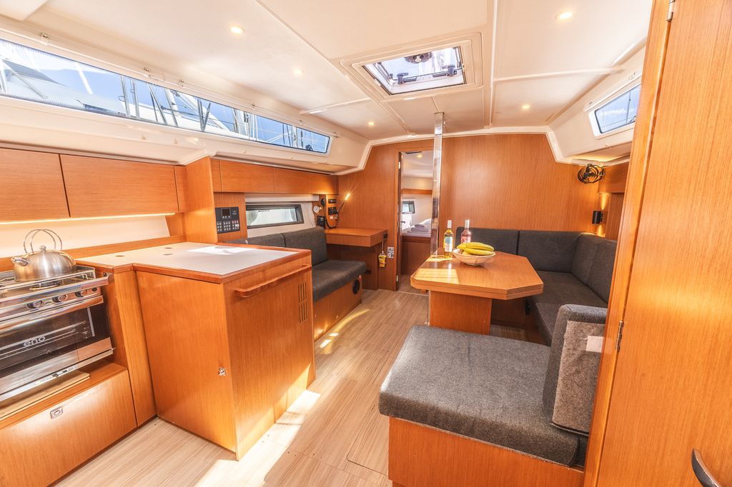 Arian – Bavaria C42 - Boat Images