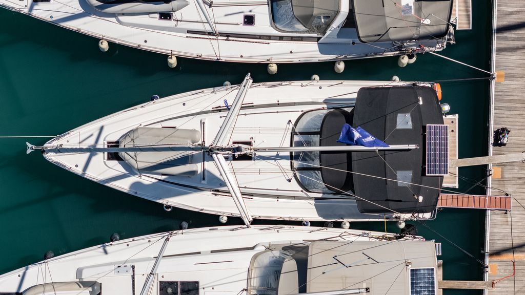 Arian – Bavaria C42 - Boat Images