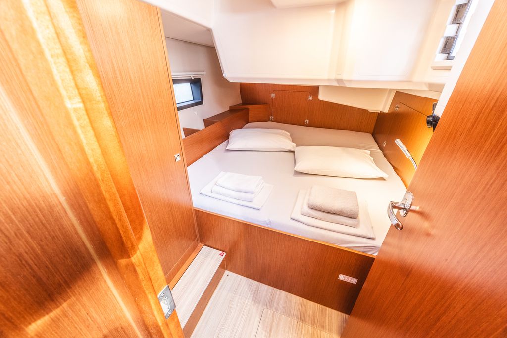 Arian – Bavaria C42 - Boat Images