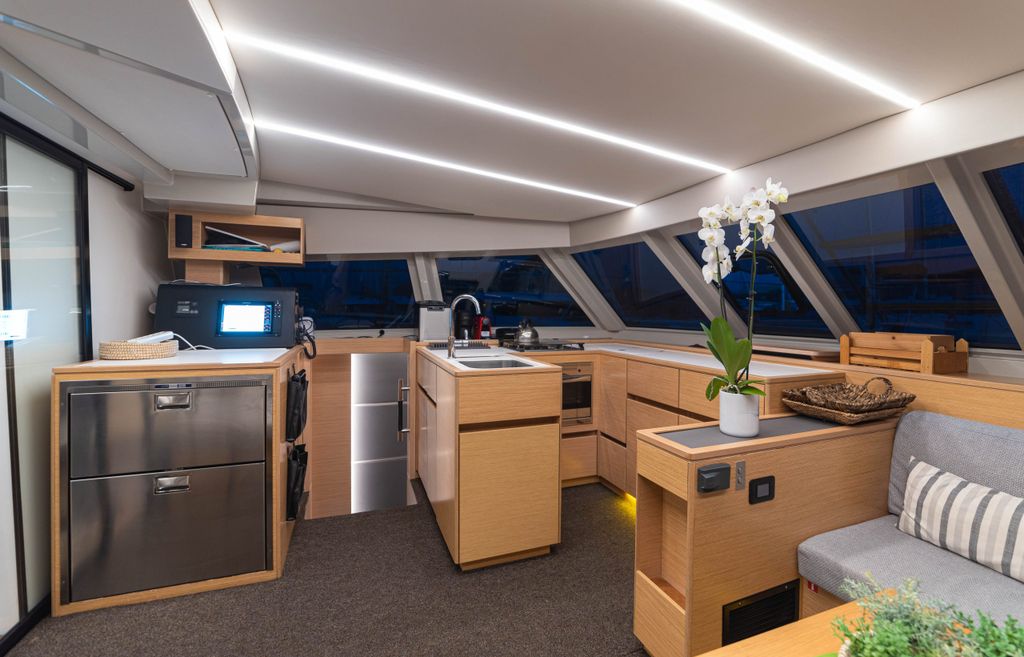 Nautitech 47 Power Catamaran Pre-owned Power Catamaran for Sale in Greece - Boat Images