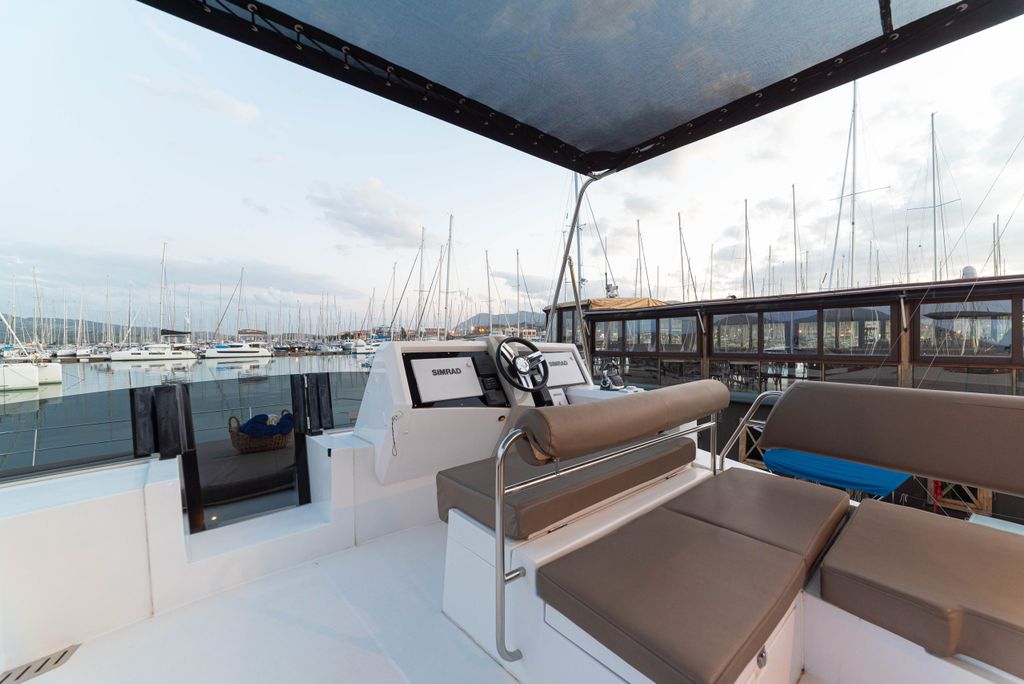 Nautitech 47 Power Catamaran Pre-owned Power Catamaran for Sale in Greece - Boat Images