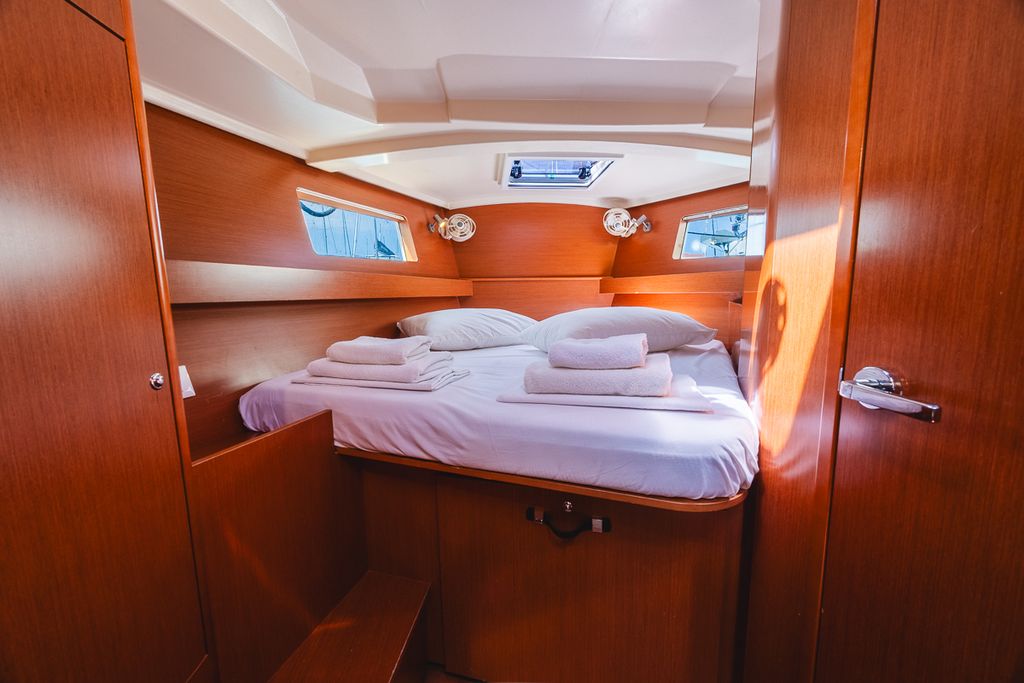 Peace – Oceanis 41.1 - Boat Images
