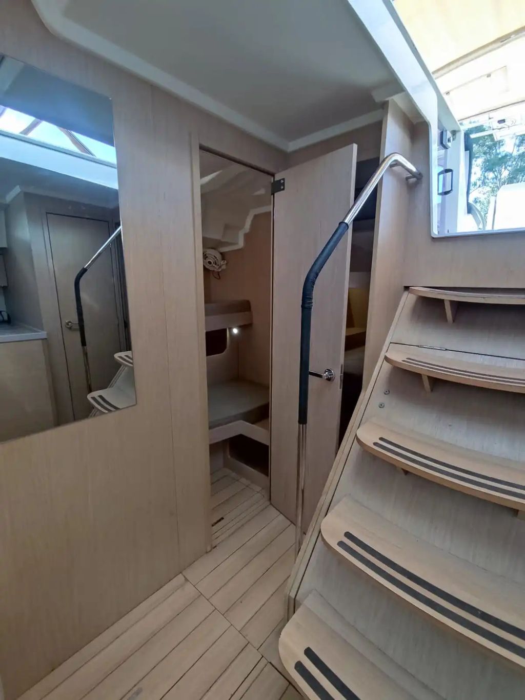 Beneteau Oceanis 51.1 Pre-Owned Yacht for Sale in Greece - Boat Images