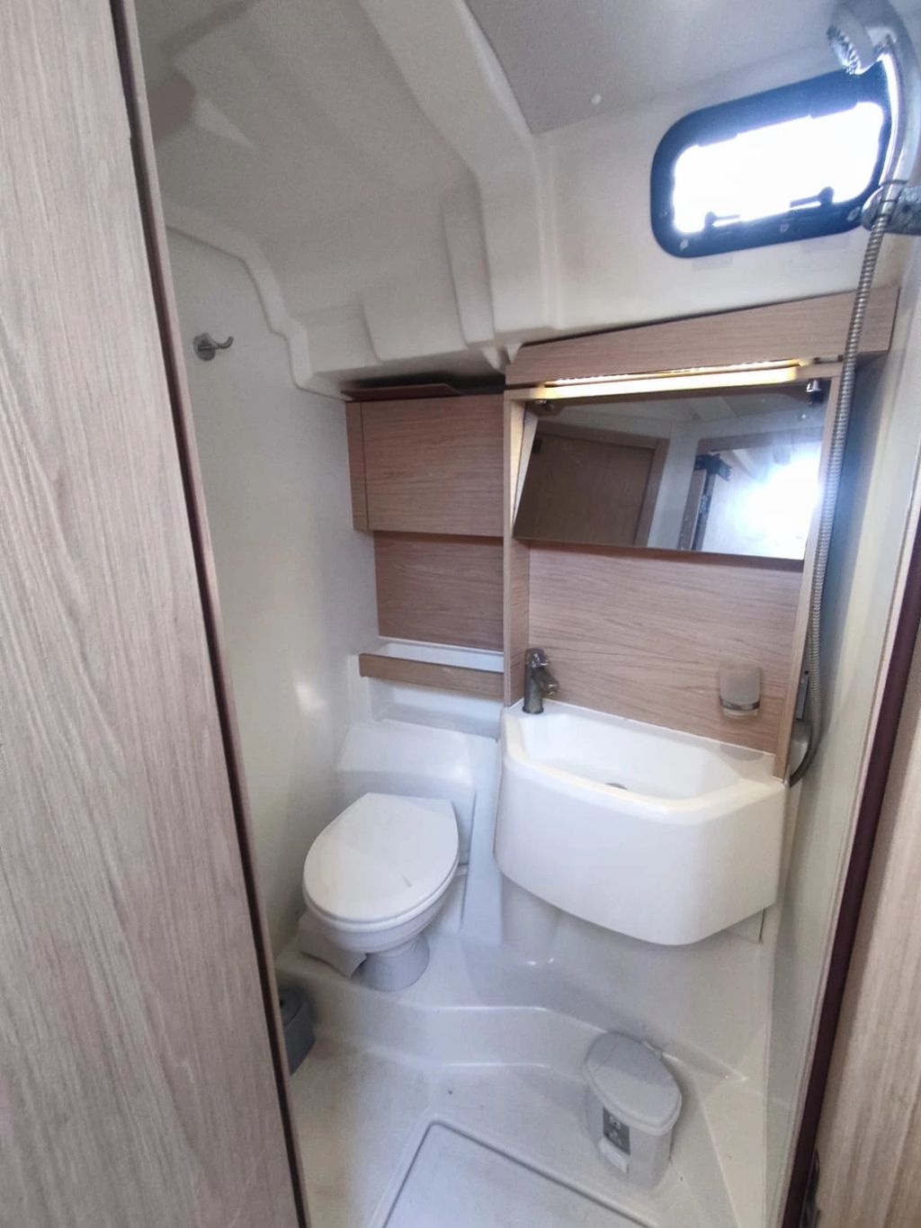 Beneteau Oceanis 51.1 Pre-Owned Yacht for Sale in Greece - Boat Images